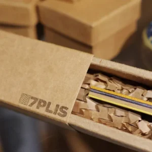 Pince à cravate recyclée à partir de skateboards usagés bois orange jaune noir brun marron