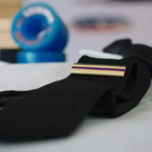 Pince à cravate skateboard recyclé bois