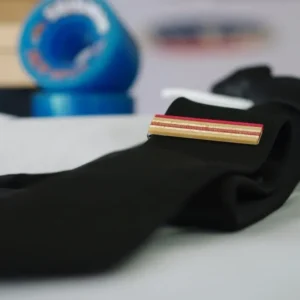 Pince à cravate skateboard recyclé bois