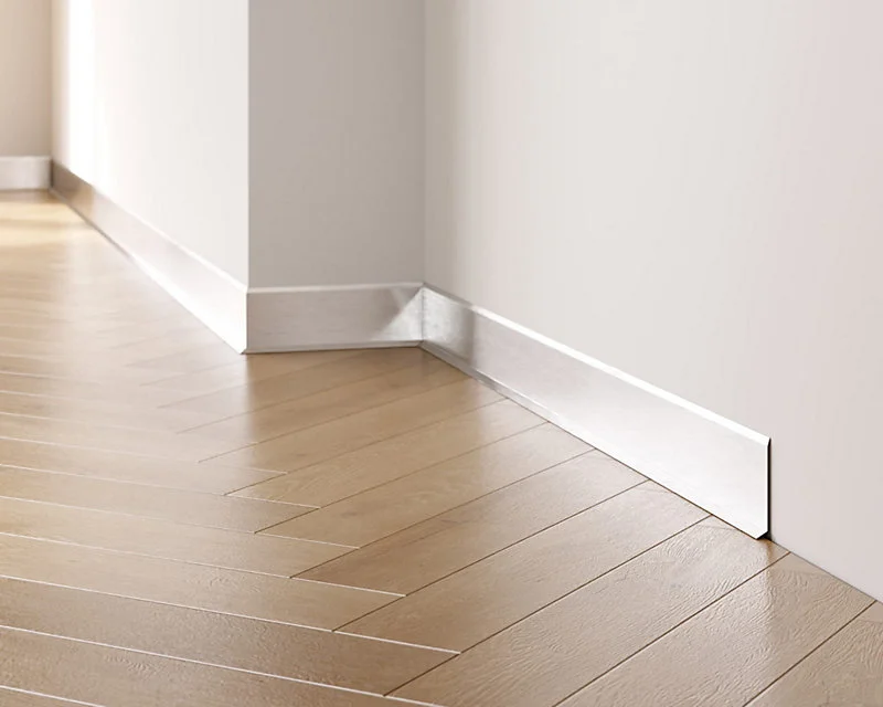 Plinthe décorative pour mur Ilcom F Argent satiné - 60mm x 2700mm x 0,65 ep.