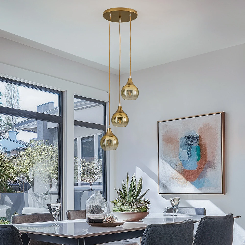 Suspension Monte, à 3 lampes, ronde, dorée avec diffuseur opale